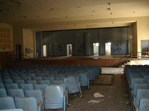El Cine y Teatro de los Royal Oaks 1 a�o despues de su marcha